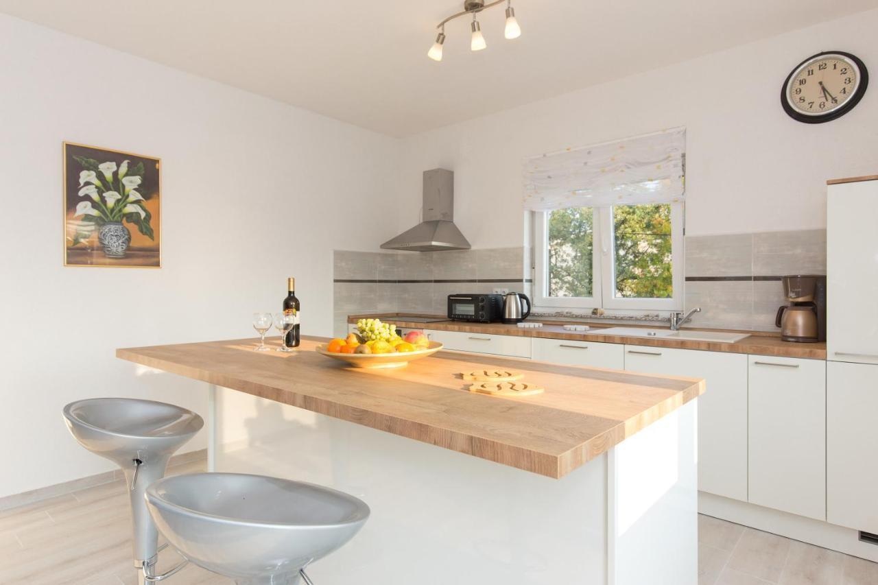 Apartment Dajana Pinezići المظهر الخارجي الصورة